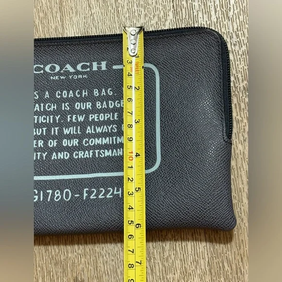 COACH LEATHER STORY PATCH POUCH - Picture 2 of 5